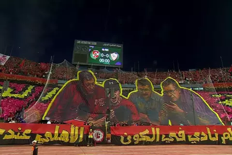جماهير الأهلي تهاجم مجلس إدارة ناديها قبل وبعد مباراة المصري